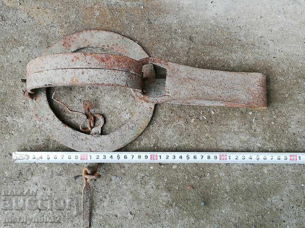 Auction Hand forged wrought iron trap Auction Hand forged wrought iron trap