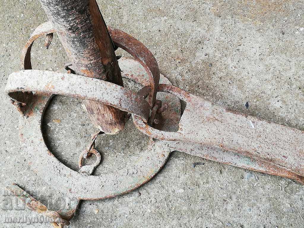 Hand forged wrought iron trap - 6 Hand forged wrought iron trap - 6