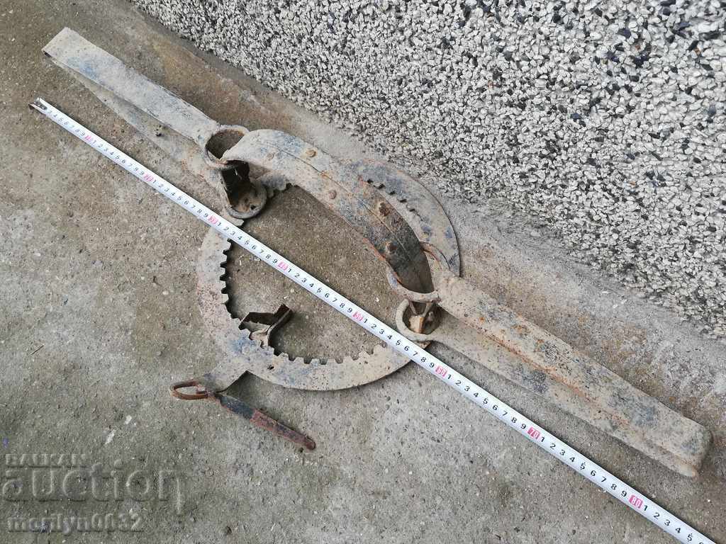 Old hand forged trap with wrought iron spikes with price 69.00 BGN | € 35.28 Old hand forged trap with wrought iron spikes with price 69.00 BGN | € 35.28