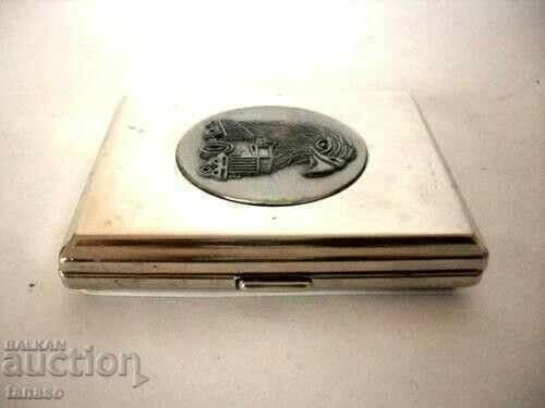 Παλιά ταμπακιέρα, αετός με τιμή 15.00 BGN | € 7.67 Παλιά ταμπακιέρα, αετός με τιμή 15.00 BGN | € 7.67