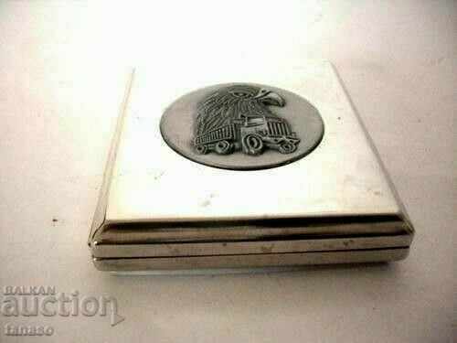 Παράδοση Παλιά ταμπακιέρα, αετός Παράδοση Παλιά ταμπακιέρα, αετός