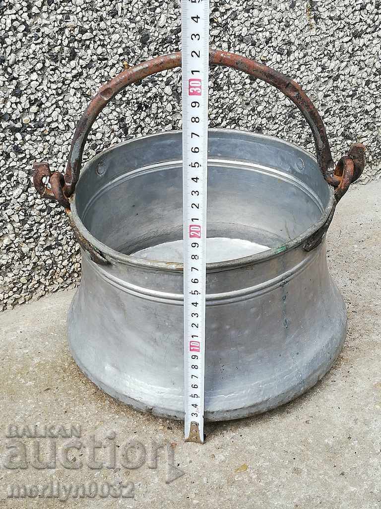 An old copper boiler, a pot, a malt, a baker with price 99.00 BGN | € 50.62 An old copper boiler, a pot, a malt, a baker with price 99.00 BGN | € 50.62