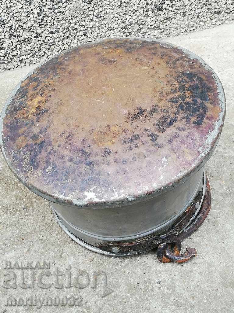 Delivery of An old copper boiler, a pot, a malt, a baker Delivery of An old copper boiler, a pot, a malt, a baker