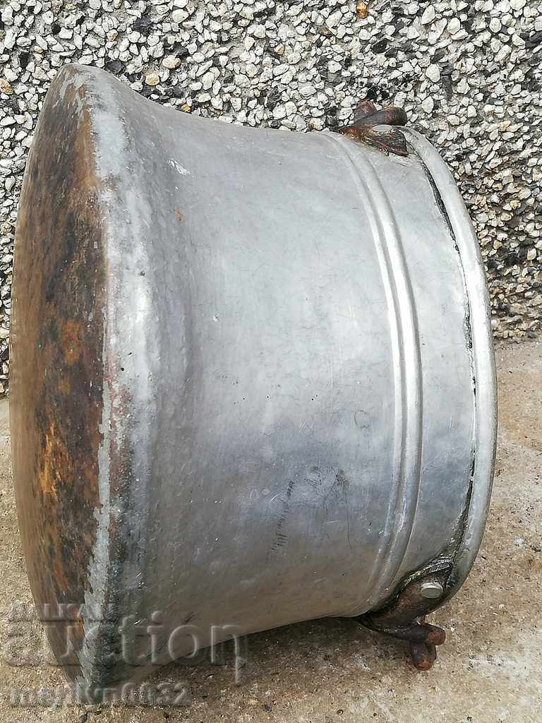 An old copper boiler, a pot, a malt, a baker - 6 An old copper boiler, a pot, a malt, a baker - 6