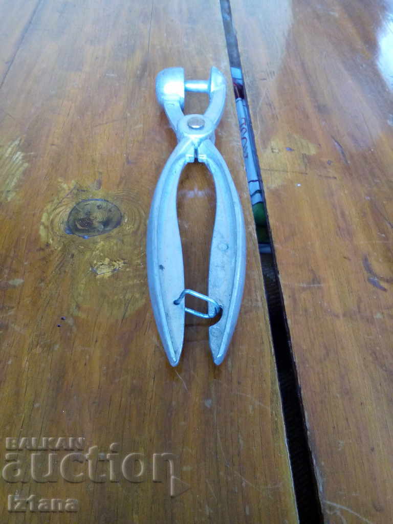 Παράδοση Εργαλείο για την εξαγωγή των λίθων Παράδοση Εργαλείο για την εξαγωγή των λίθων