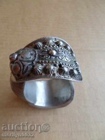 Auction  Renaissance silver slingshot bracelet, jewelry, silver jewelry