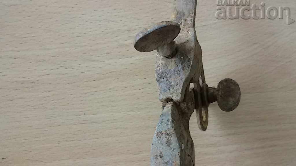 old primitive pliers - 7 old primitive pliers - 7