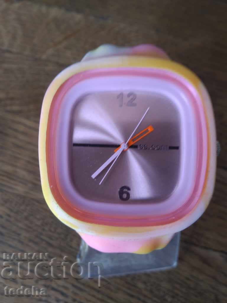 QUARTZ CLOCK- SS.COM LADIES, CHILDREN with price 10.00 BGN | € 5.11 QUARTZ CLOCK- SS.COM LADIES, CHILDREN with price 10.00 BGN | € 5.11