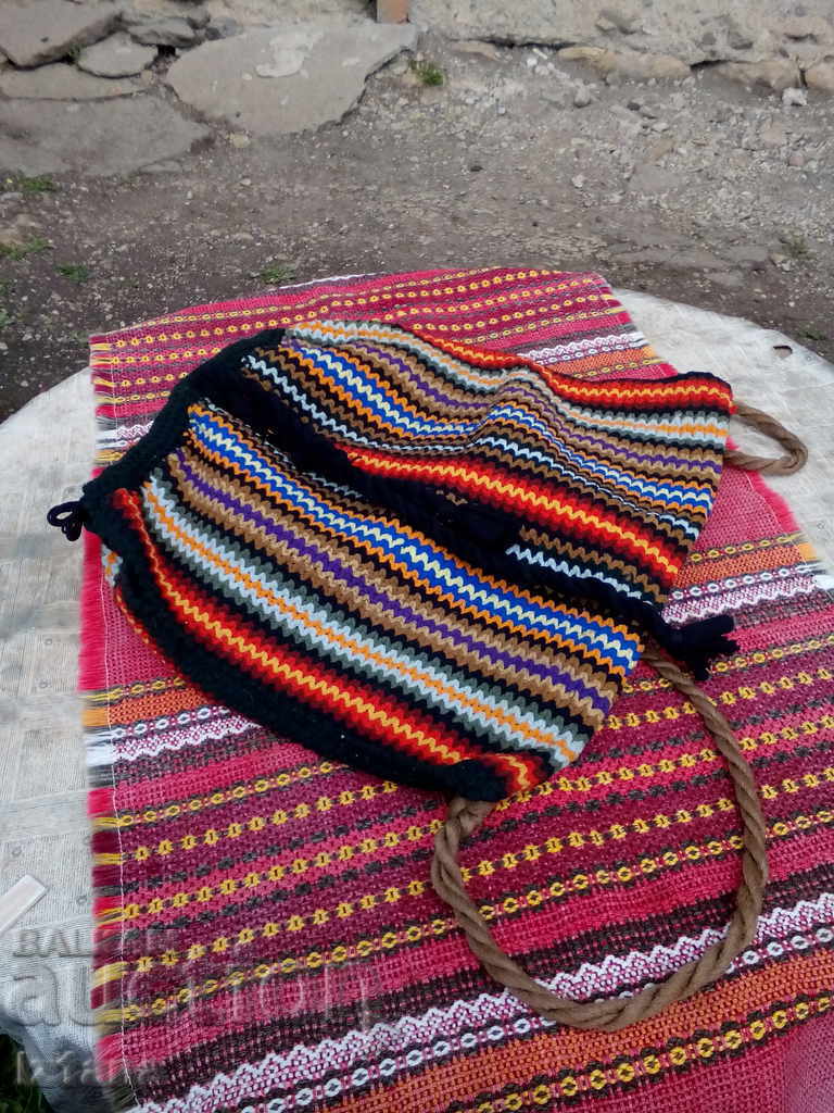 Delivery of An old knit backpack, a wound Delivery of An old knit backpack, a wound