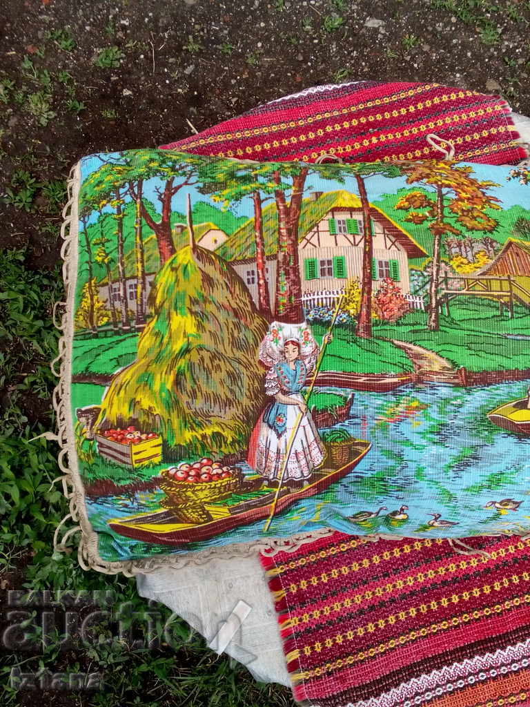 Old Pillow with price 10.00 BGN | € 5.11 Old Pillow with price 10.00 BGN | € 5.11