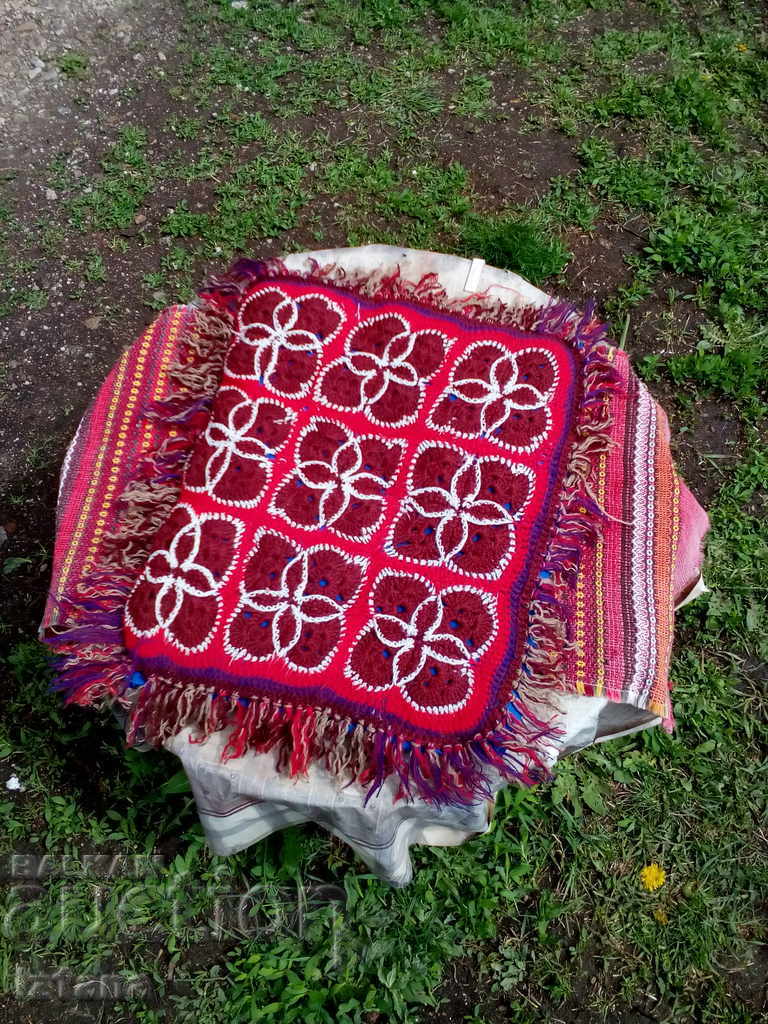 Old Pillow with price 5.00 BGN | € 2.56 Old Pillow with price 5.00 BGN | € 2.56