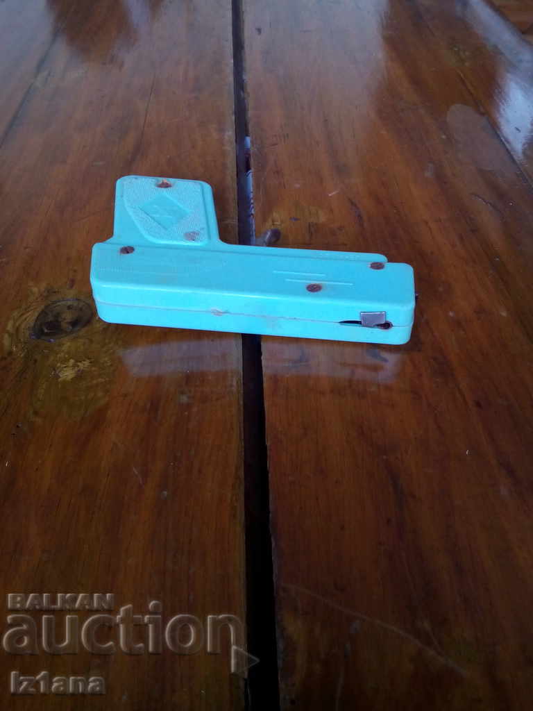 Auction  Old toy gun