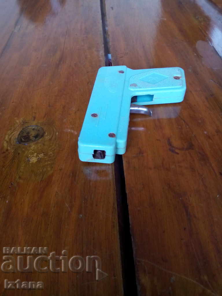 Delivery of Old toy gun