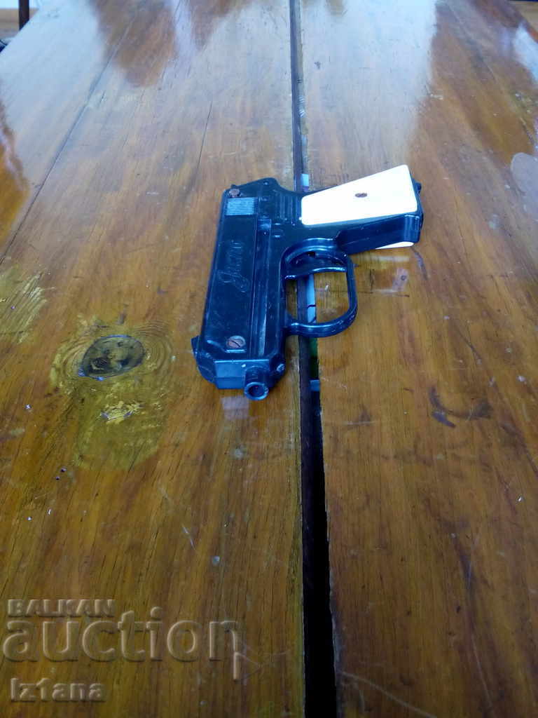 Delivery of Old toy gun