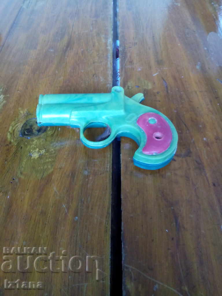 Стара играчка пистолет