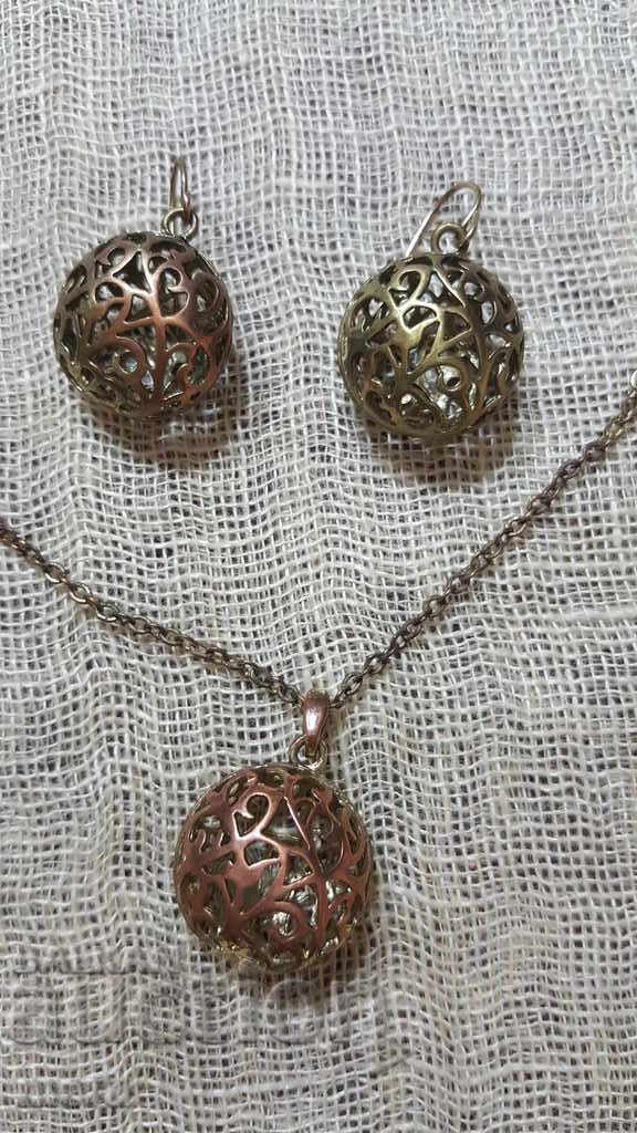 Set of earrings and necklace with price 10.00 BGN | € 5.11 Set of earrings and necklace with price 10.00 BGN | € 5.11