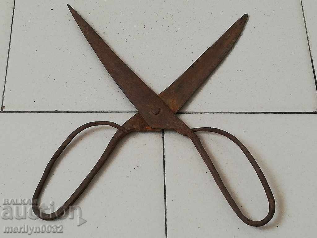 Стара ръчно кована ножица, ковано желязо