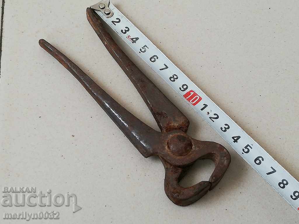 Old tongs, shingles, wrought iron with price 32.00 BGN | € 16.36 Old tongs, shingles, wrought iron with price 32.00 BGN | € 16.36