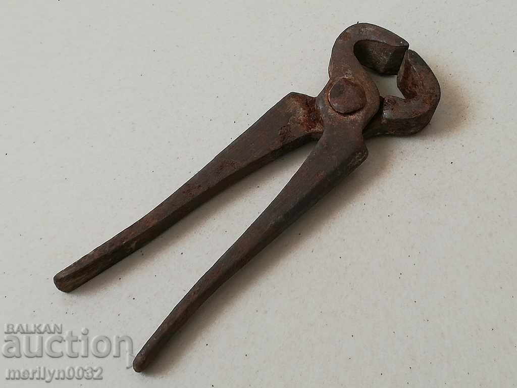 Auction Old tongs, shingles, wrought iron Auction Old tongs, shingles, wrought iron