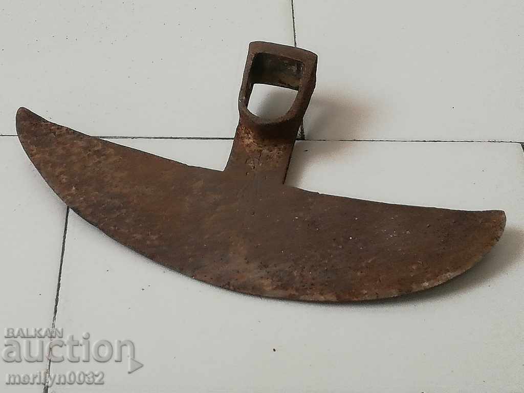 Auction Old pick, agricultural instrument, chapel, wrought iron Auction Old pick, agricultural instrument, chapel, wrought iron