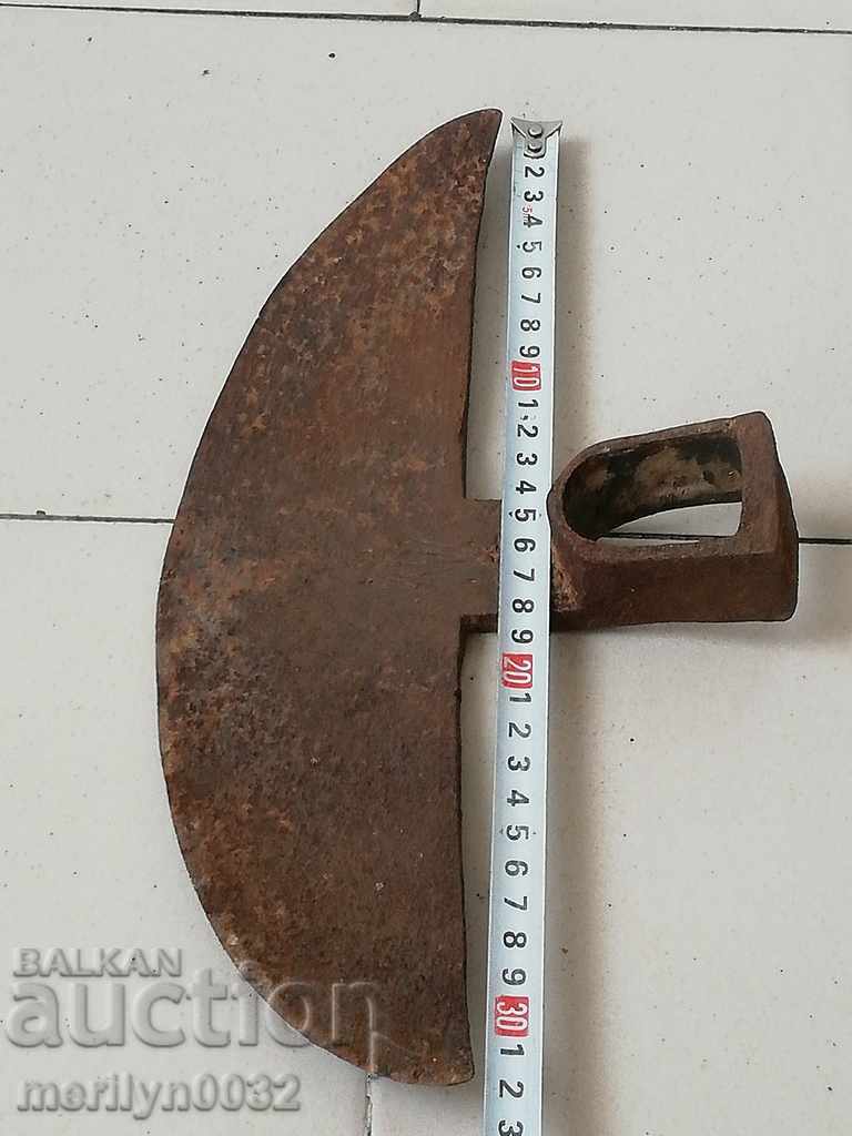 Delivery of Old pick, agricultural instrument, chapel, wrought iron Delivery of Old pick, agricultural instrument, chapel, wrought iron