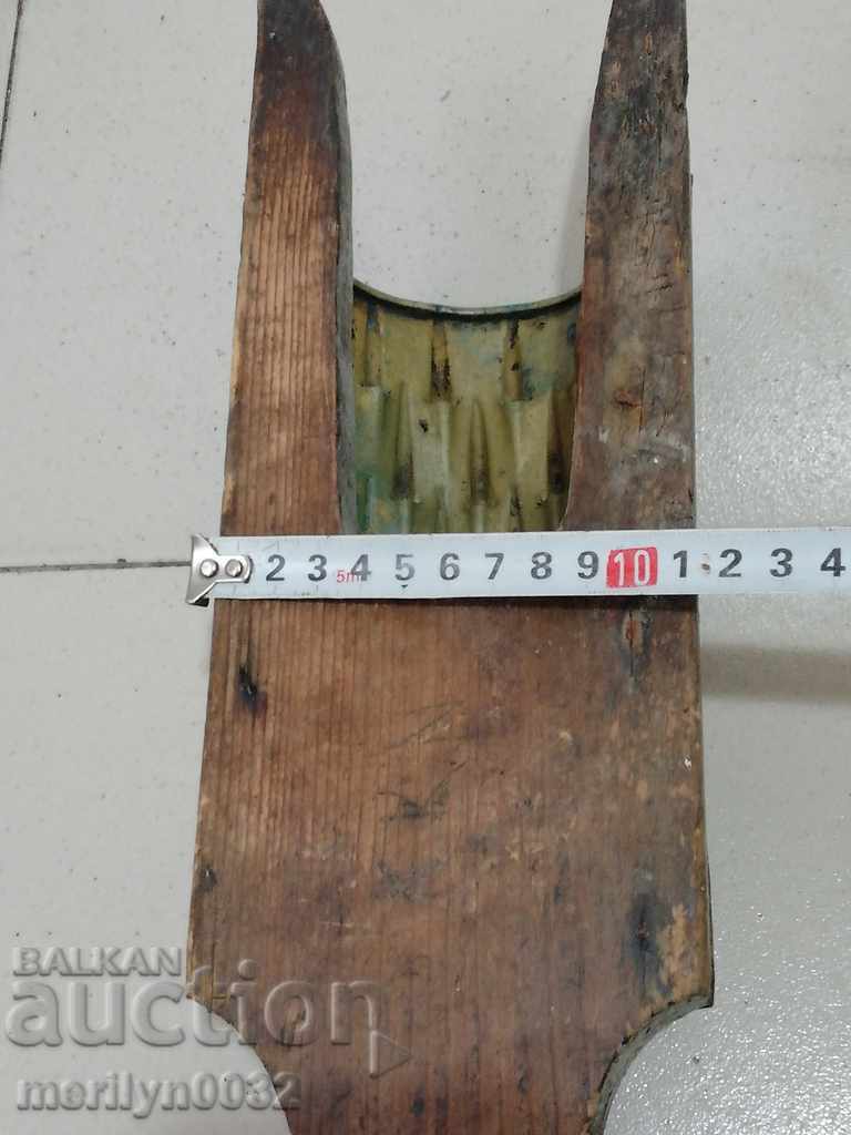 Delivery of Old grater from the beginning of the twentieth century, primitive Delivery of Old grater from the beginning of the twentieth century, primitive