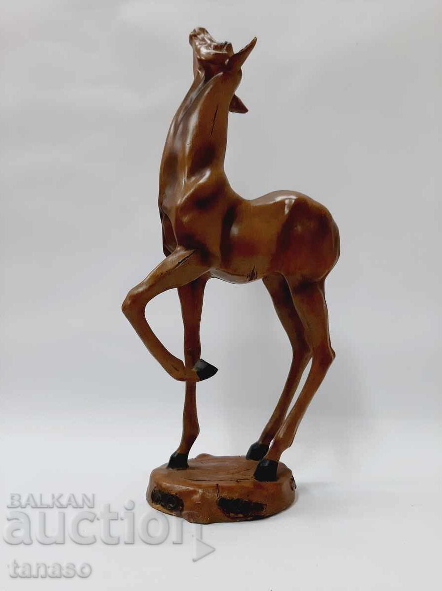Licitație Figurină din polirășină în formă de cerb, decor artistic, 40 cm, maro
