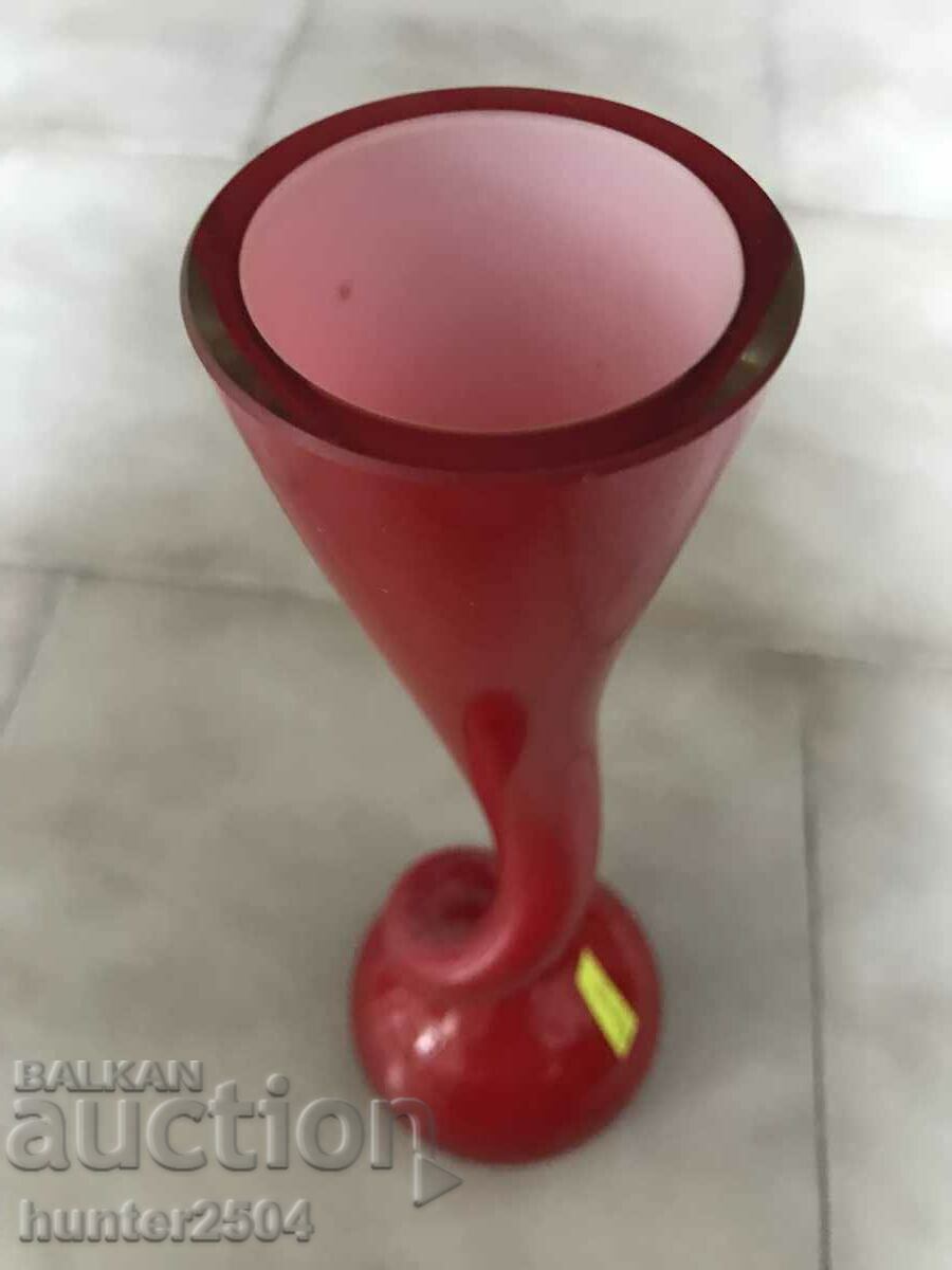 Auction  Colored glass vase, 30 cm high.