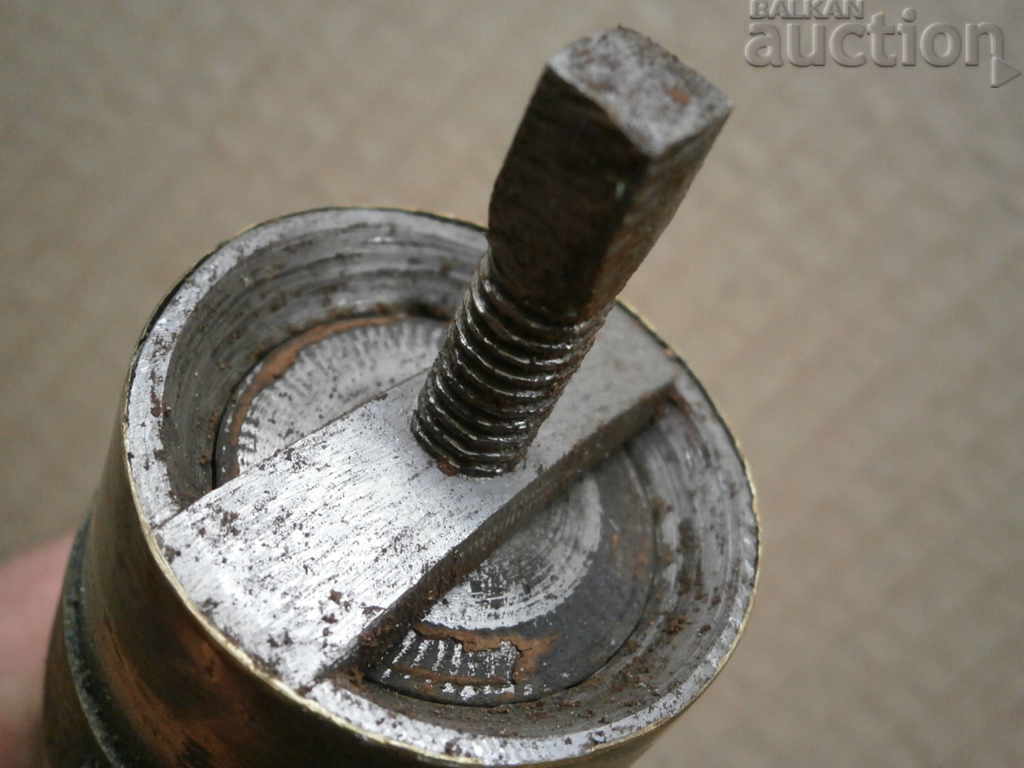 Delivery of an old Renaissance coffee grinder with tubular MILL