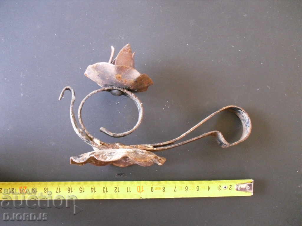 Аукцион Стар кован свещник