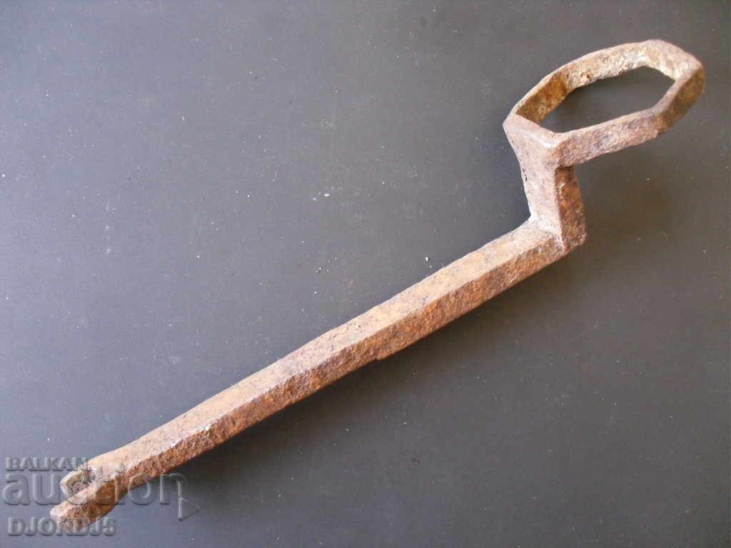 Old forged wrench for wagon with price 2.00 BGN | € 1.02 Old forged wrench for wagon with price 2.00 BGN | € 1.02