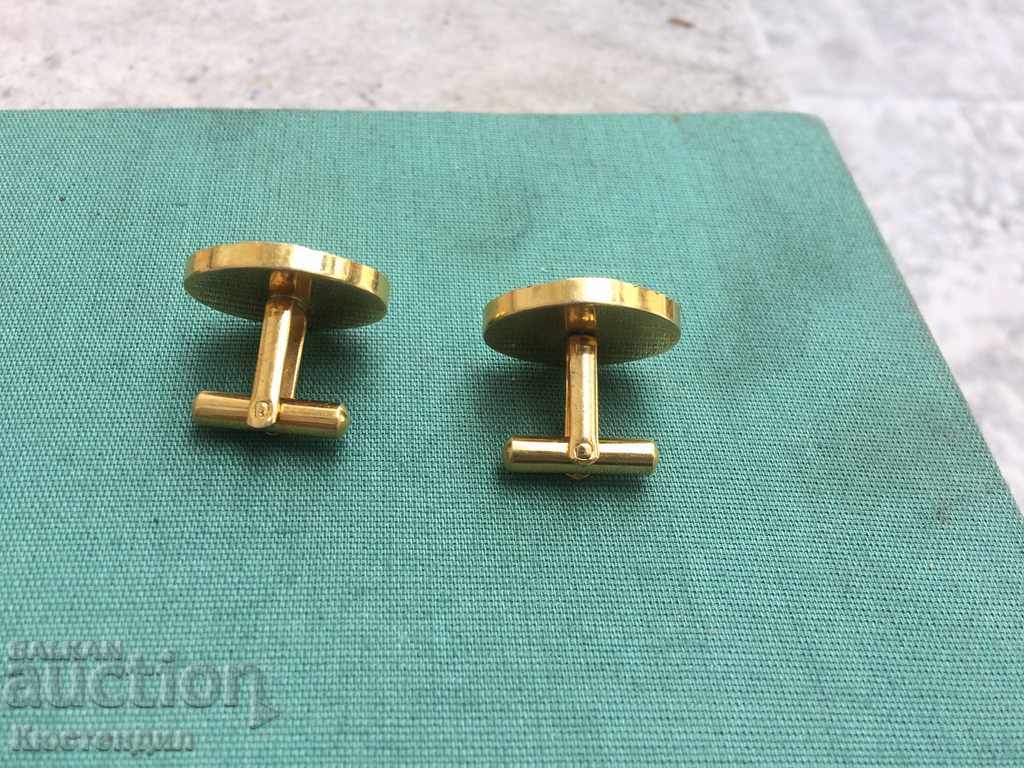 Auction REPLACED HANDS Auction REPLACED HANDS