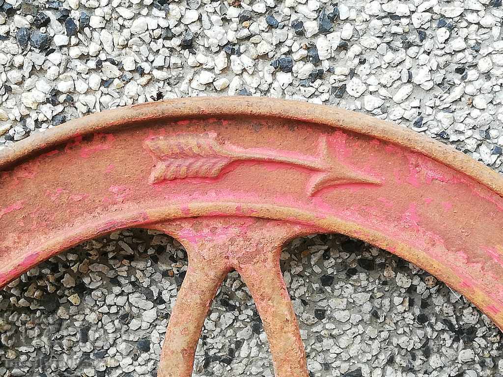 Auction Wrought iron relief cast iron spinning wheel Auction Wrought iron relief cast iron spinning wheel