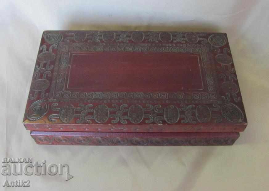 Auction Old Wooden Box for Mahogany Jewelry Auction Old Wooden Box for Mahogany Jewelry