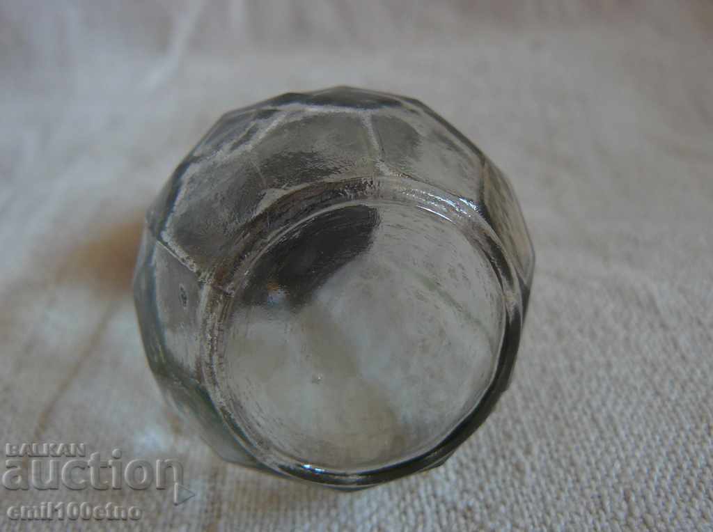 Auction An old glass salad with a bakelite cap Auction An old glass salad with a bakelite cap