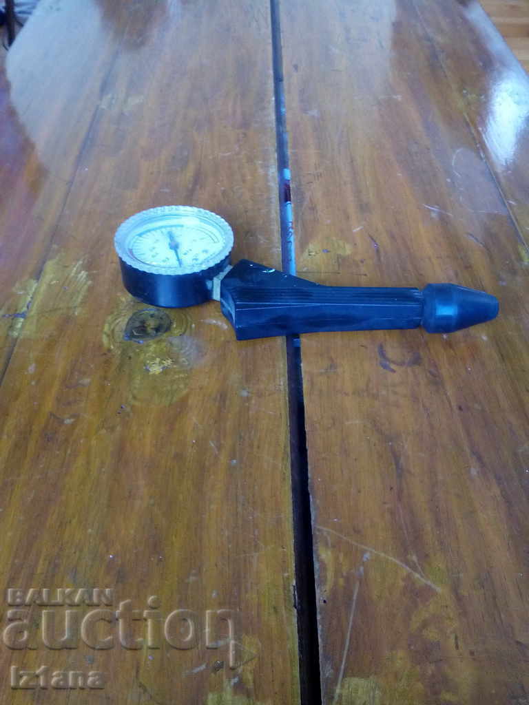 Old cylinder pressure gauge