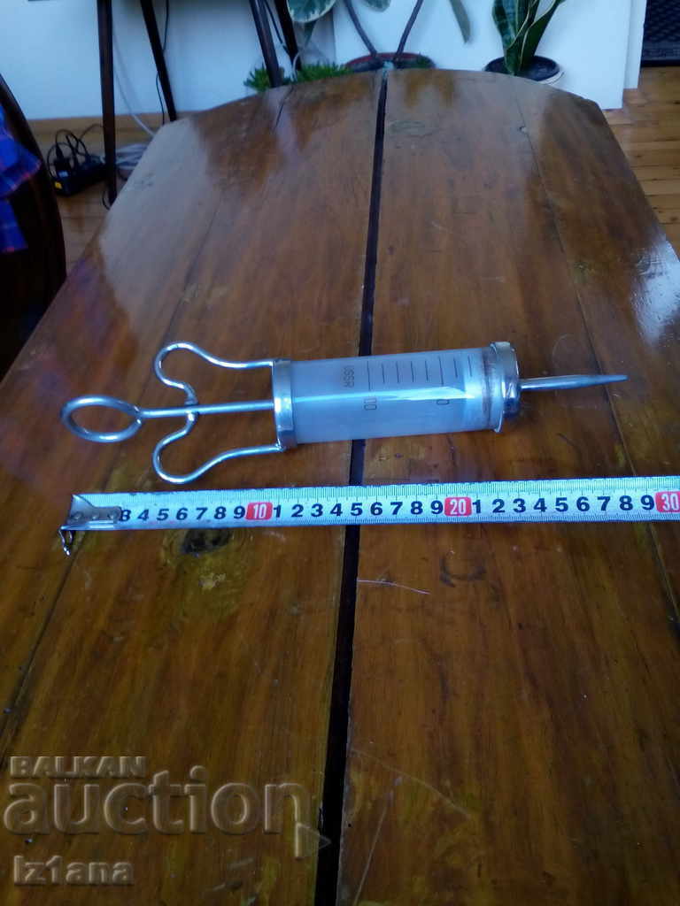 Auction Old glass syringe, flushing syringe Auction Old glass syringe, flushing syringe