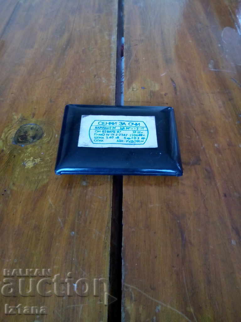 Auction STELLA eye shadow box Auction STELLA eye shadow box