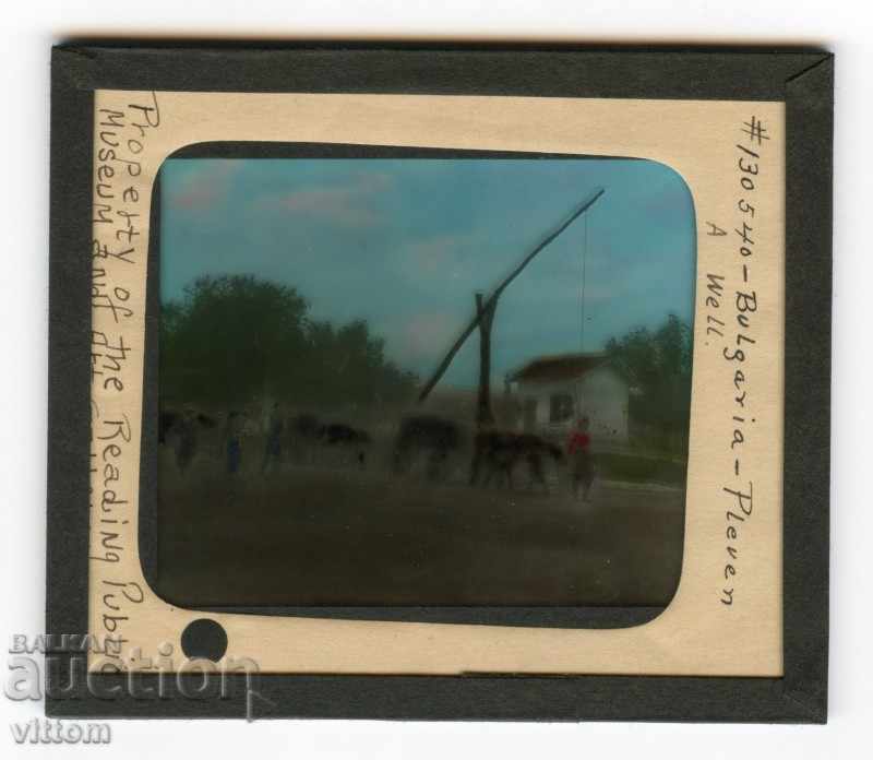 Плевен оцветен стъклен позитив носии бит начало 20 век с цена 35.00 лв. | € 17.90