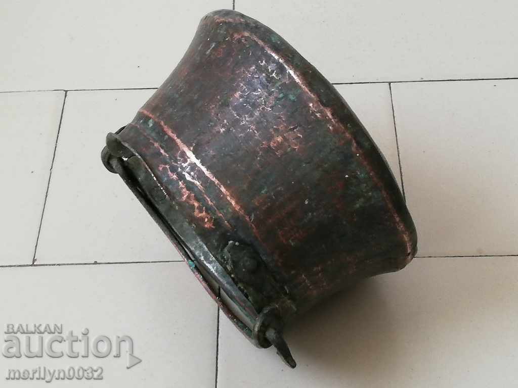 Delivery of An old copper boiler, a pot, a malt, a baker Delivery of An old copper boiler, a pot, a malt, a baker