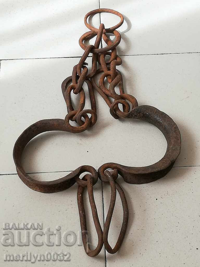 Auction  Old hand-forged buckles, chains, shackles, shackles