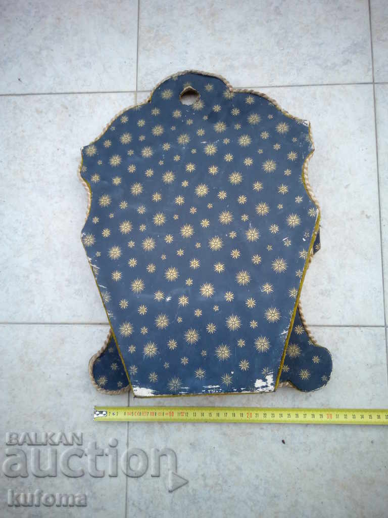 Auction  An old wall-pocket object