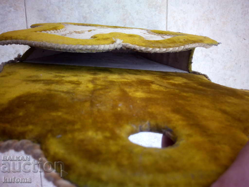 Delivery of An old wall-pocket object