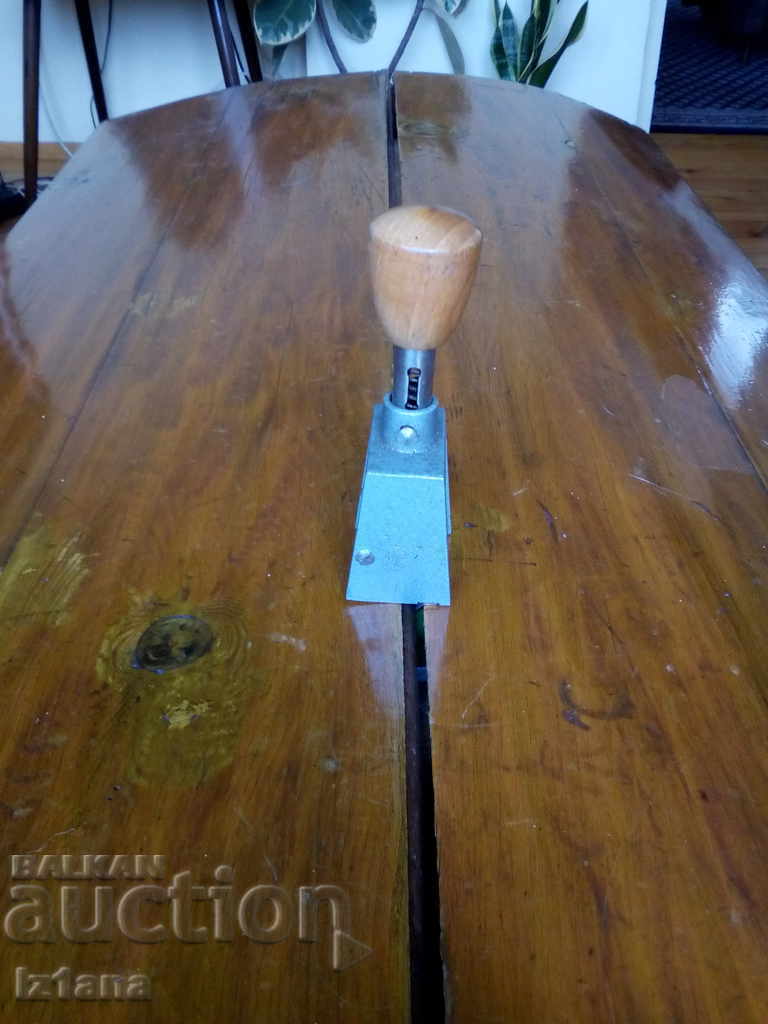 Old stamp with price 10.00 BGN | € 5.11 Old stamp with price 10.00 BGN | € 5.11