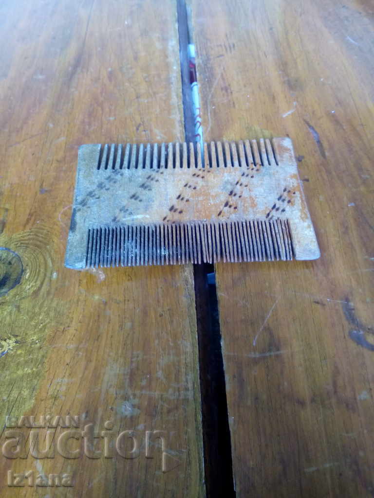 Licitație pieptene vechi, pieptene