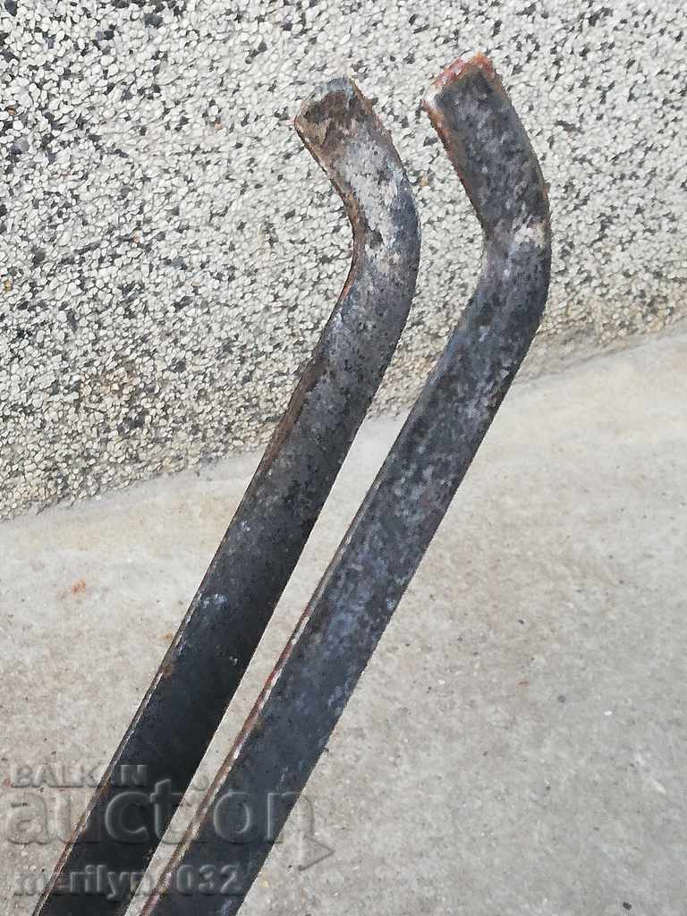 Παράδοση Παλιά dilaf, πολτό, σφυρήλατο σίδερο για ένα φούρνο Παράδοση Παλιά dilaf, πολτό, σφυρήλατο σίδερο για ένα φούρνο