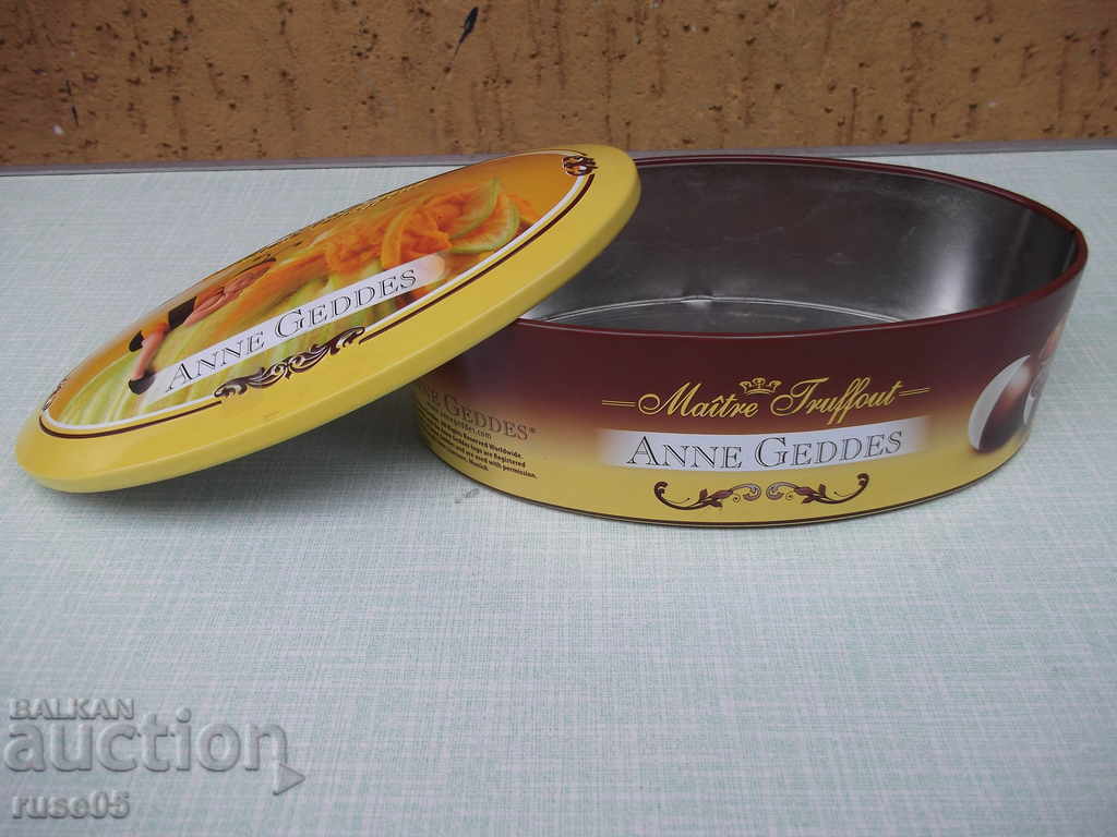 A box of beautiful metallic candy with price 5.00 BGN | € 2.56 A box of beautiful metallic candy with price 5.00 BGN | € 2.56