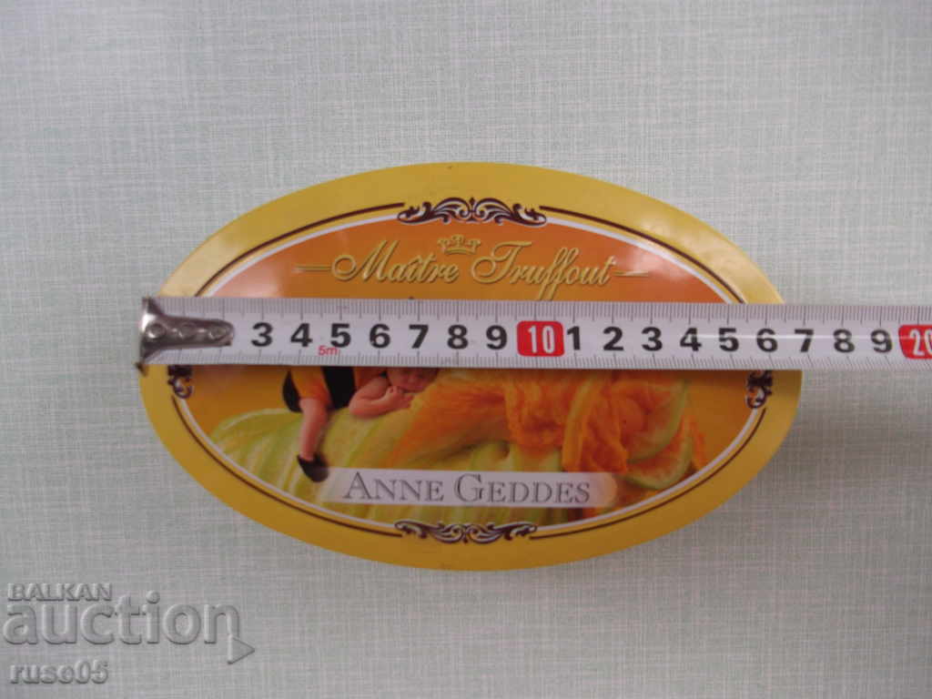 A box of beautiful metallic candy - 5 A box of beautiful metallic candy - 5