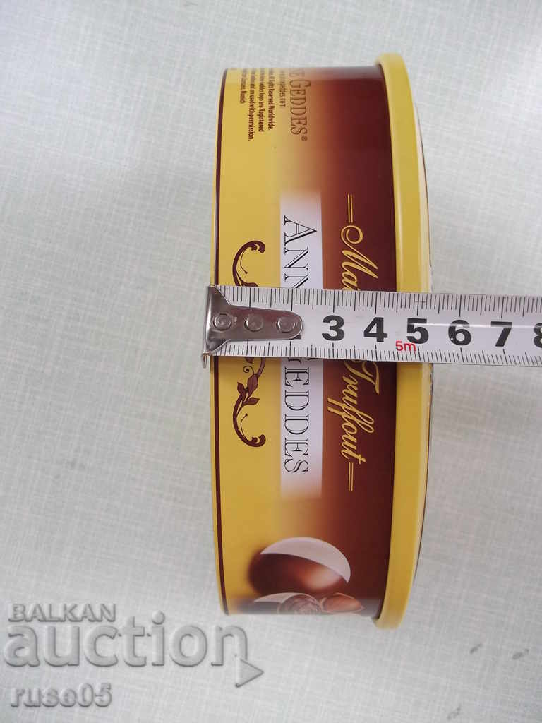 A box of beautiful metallic candy - 7 A box of beautiful metallic candy - 7