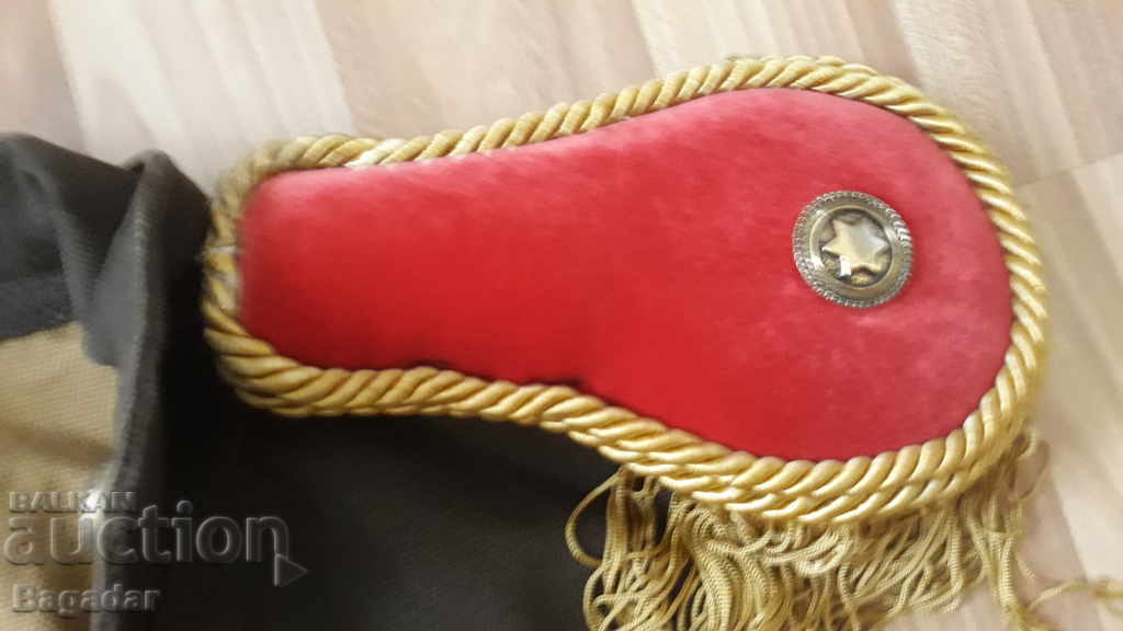 Auction  Mundy uniform